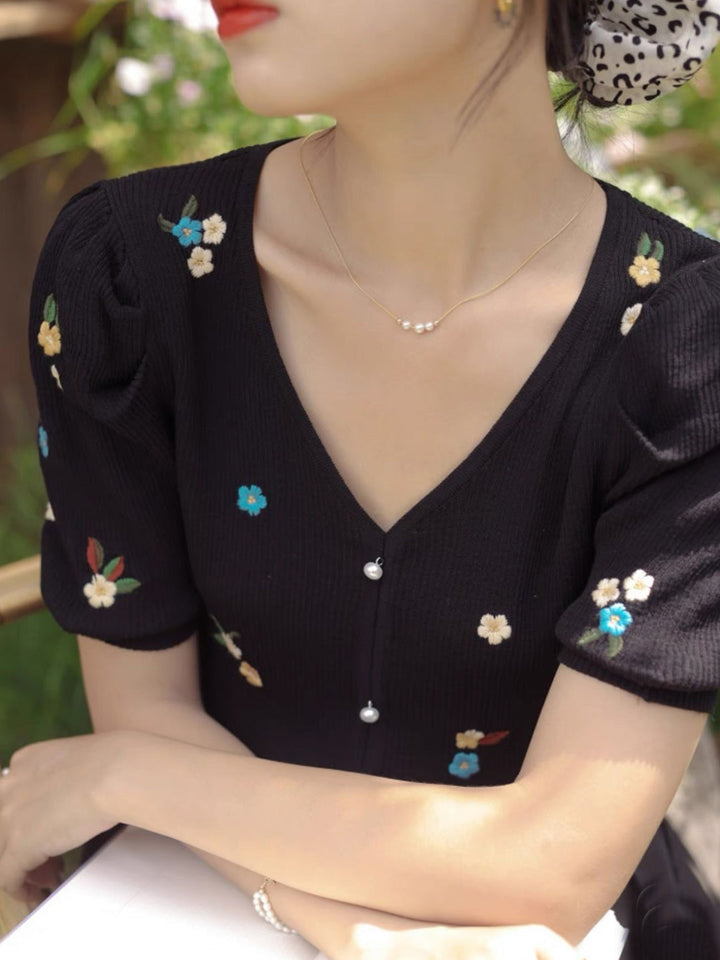 Embroidered Flower Knitted V-neck T-shirt - Black