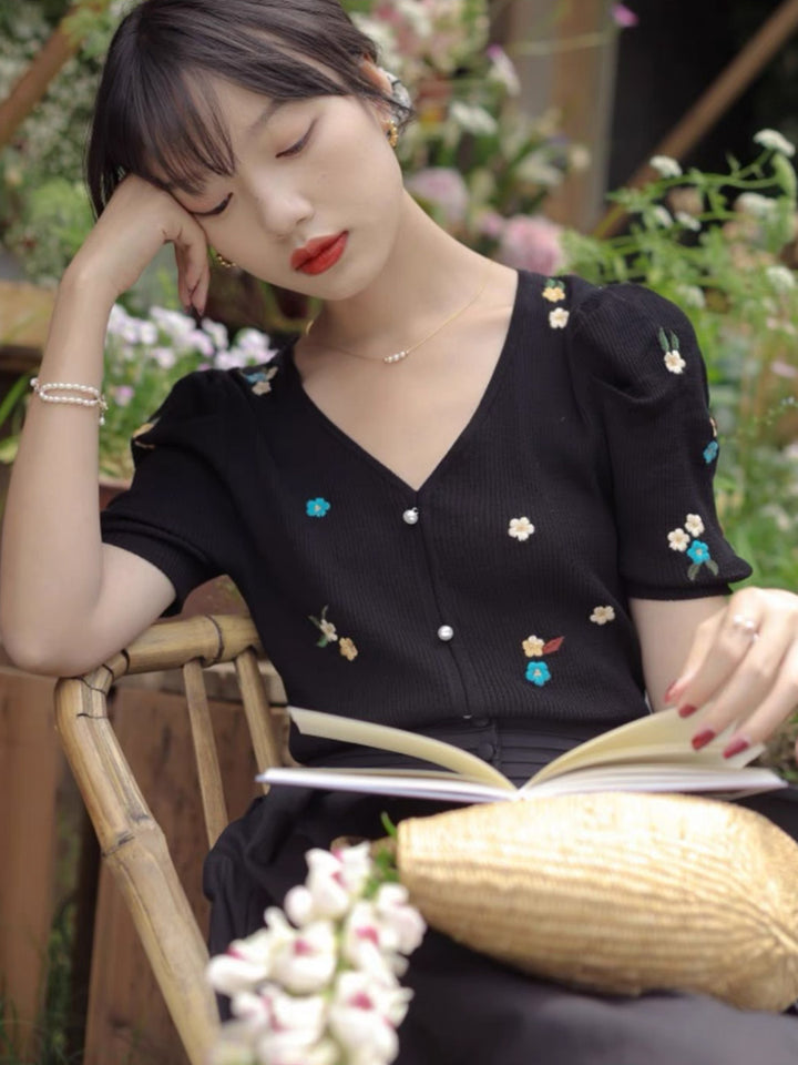 Embroidered Flower Knitted V-neck T-shirt - Green