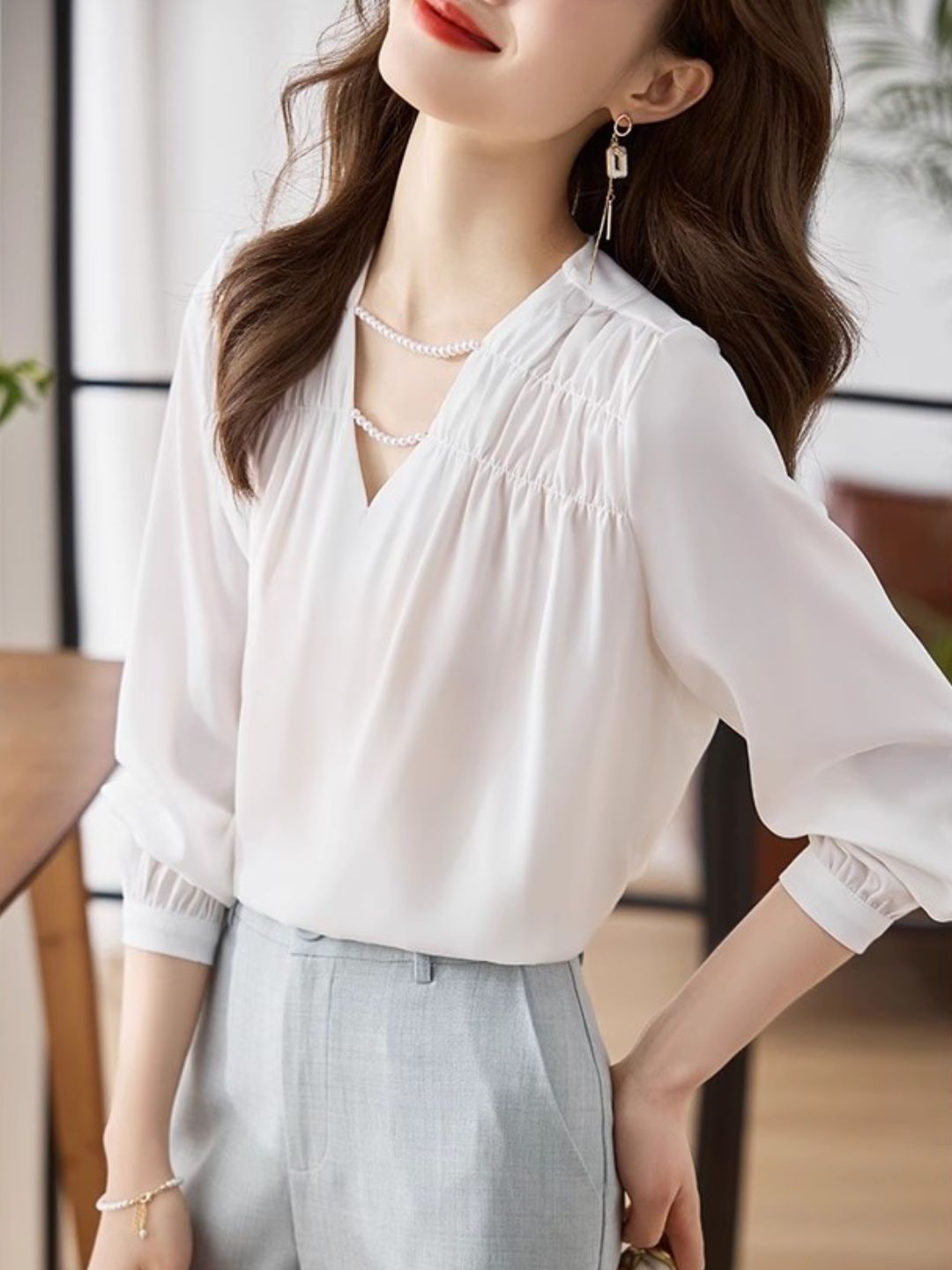 Versatile Pearl Chain Chic Top