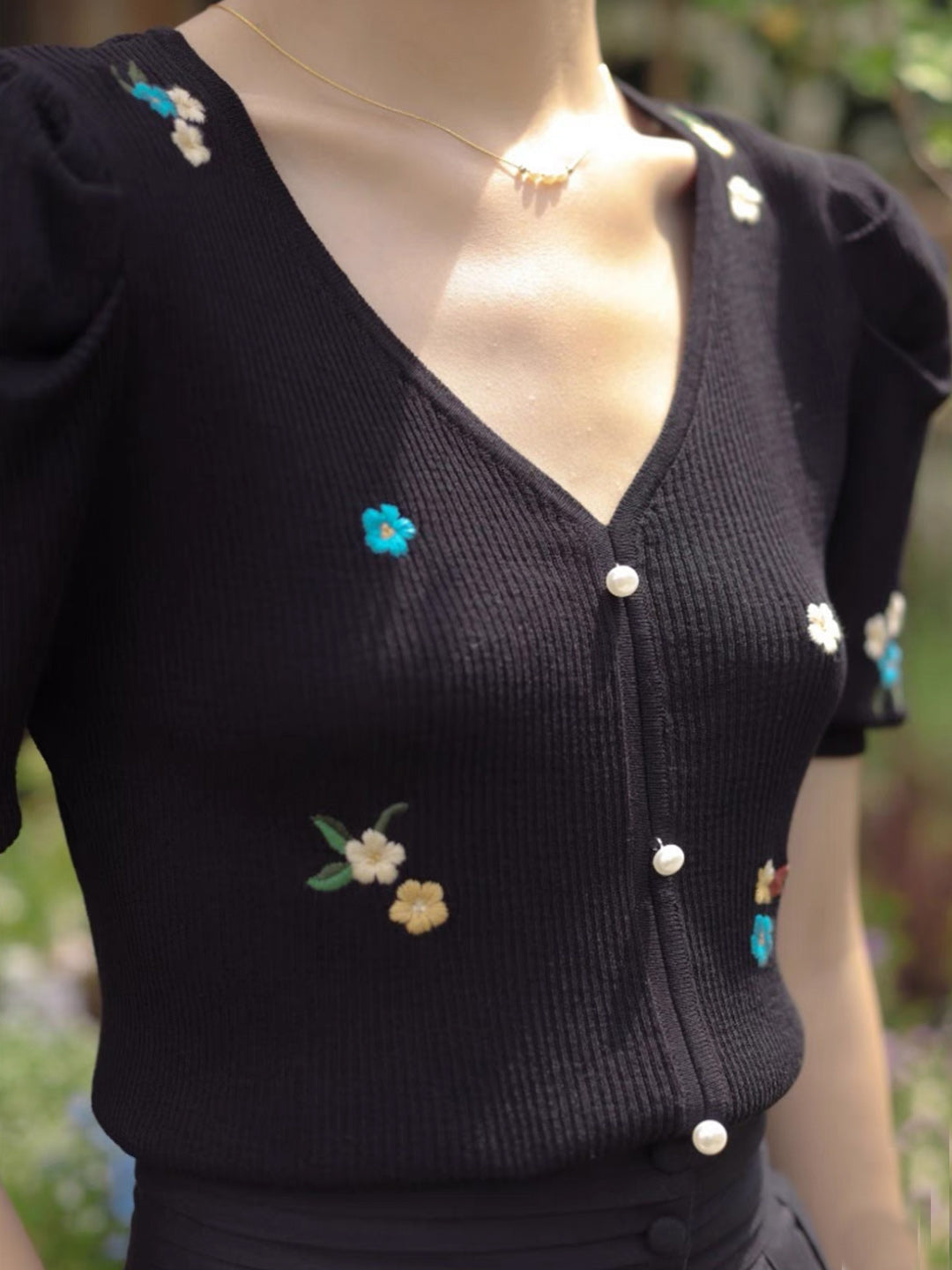 Embroidered Flower Knitted V-neck T-shirt - Green