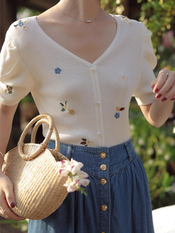 Embroidered Flower Knitted V-neck T-shirt