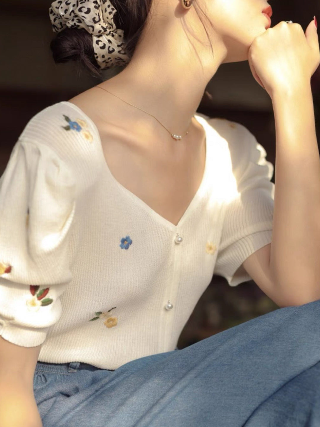 Embroidered Flower Knitted V-neck T-shirt