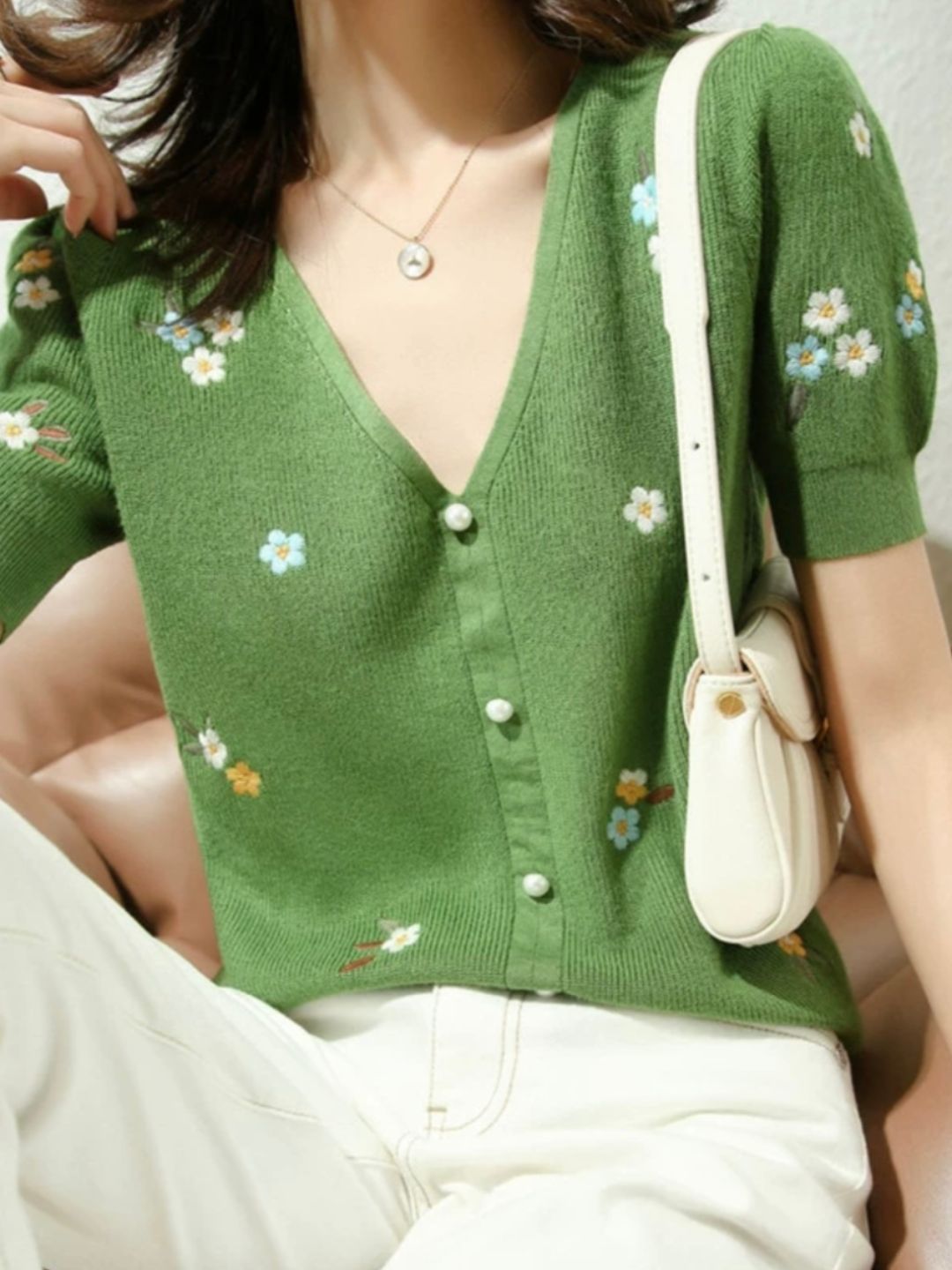 Embroidered Flower Knitted V-neck T-shirt - Black