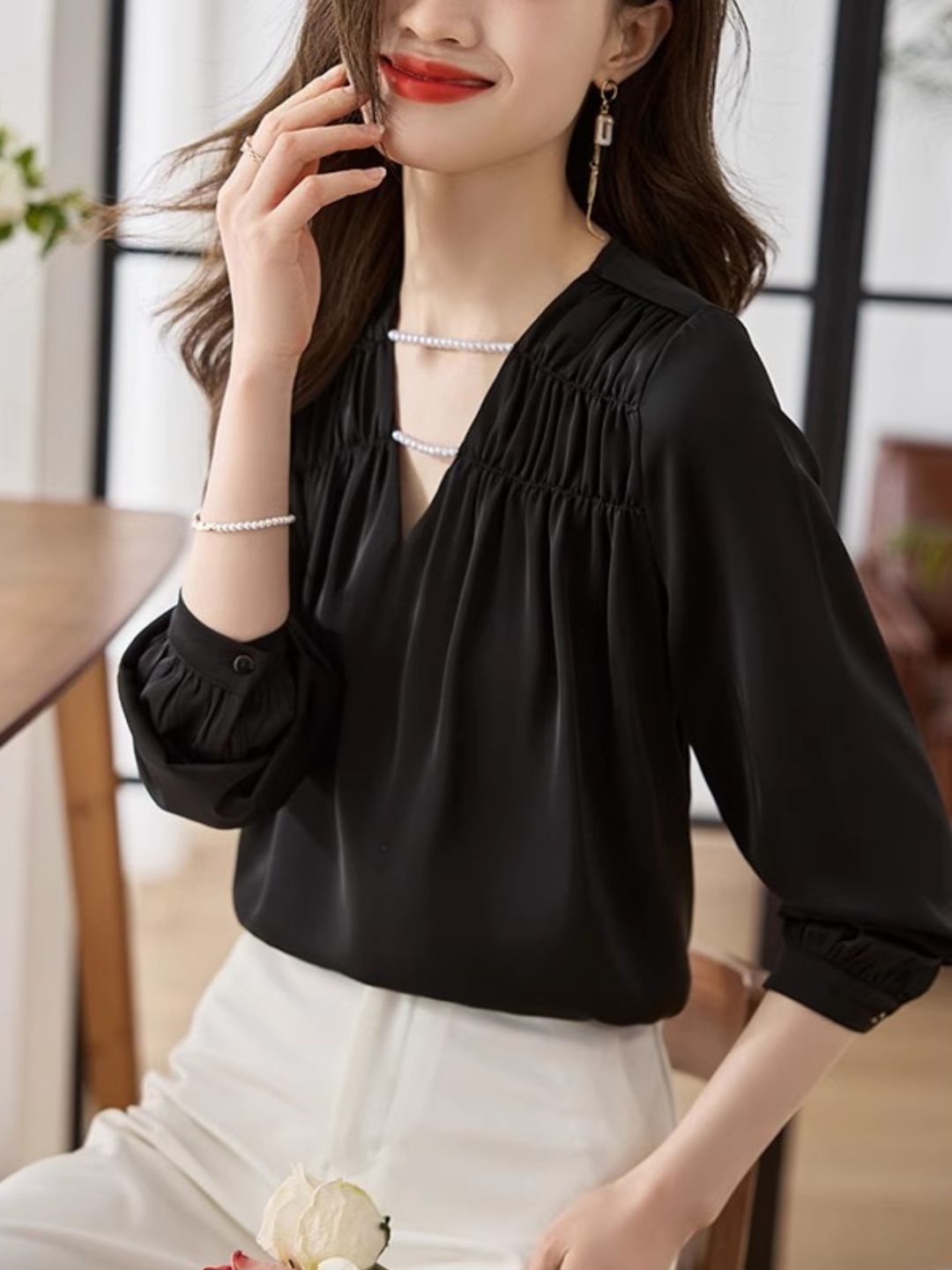Versatile Pearl Chain Chic Top