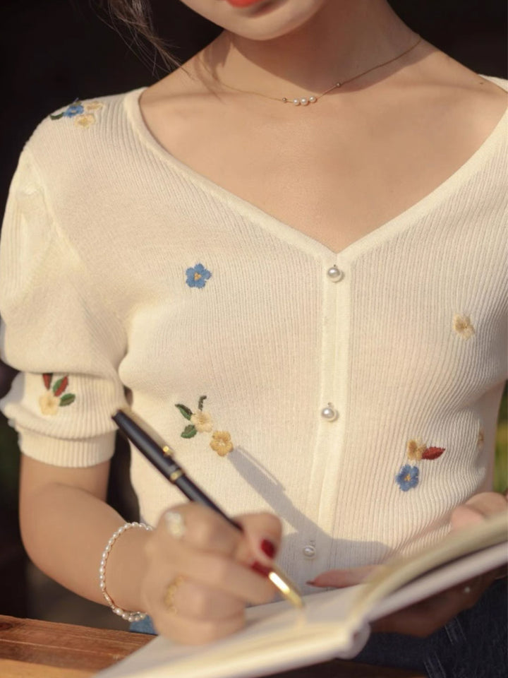 Embroidered Flower Knitted V-neck T-shirt