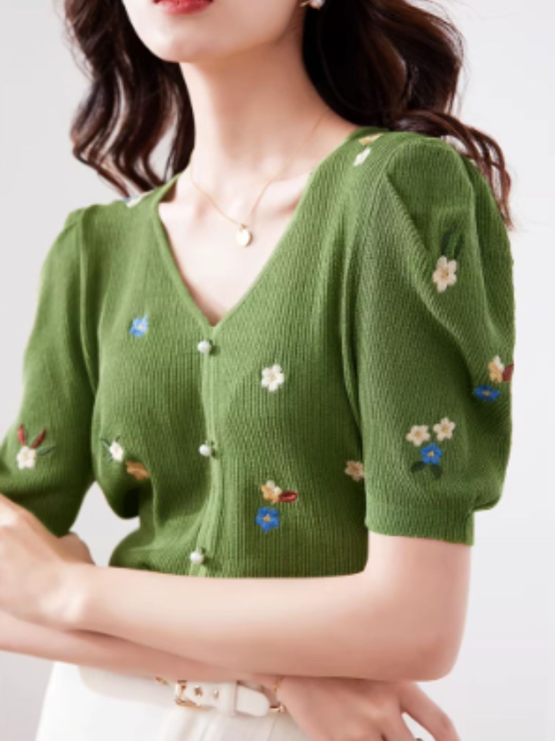 Embroidered Flower Knitted V-neck T-shirt