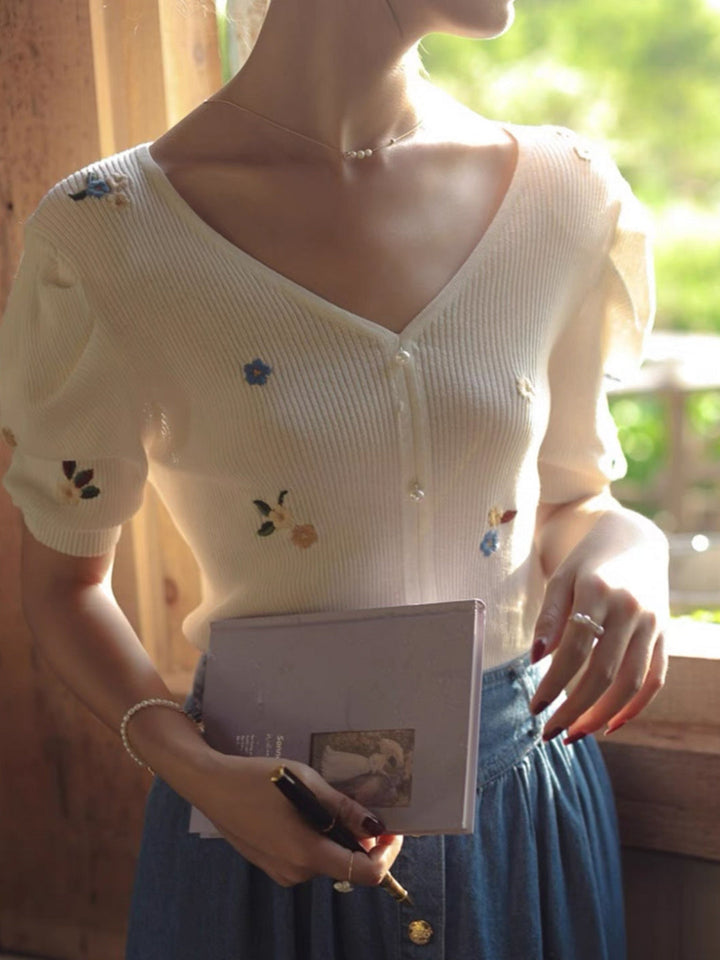 Embroidered Flower Knitted V-neck T-shirt - Black