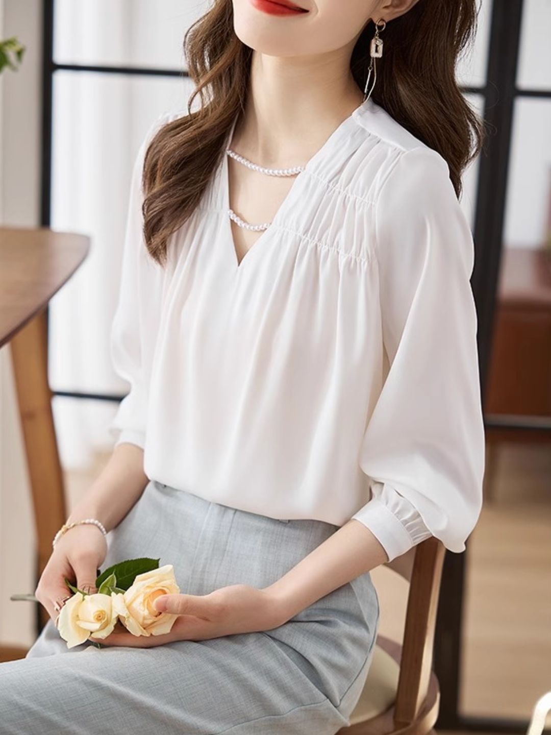 Versatile Pearl Chain Chic Top
