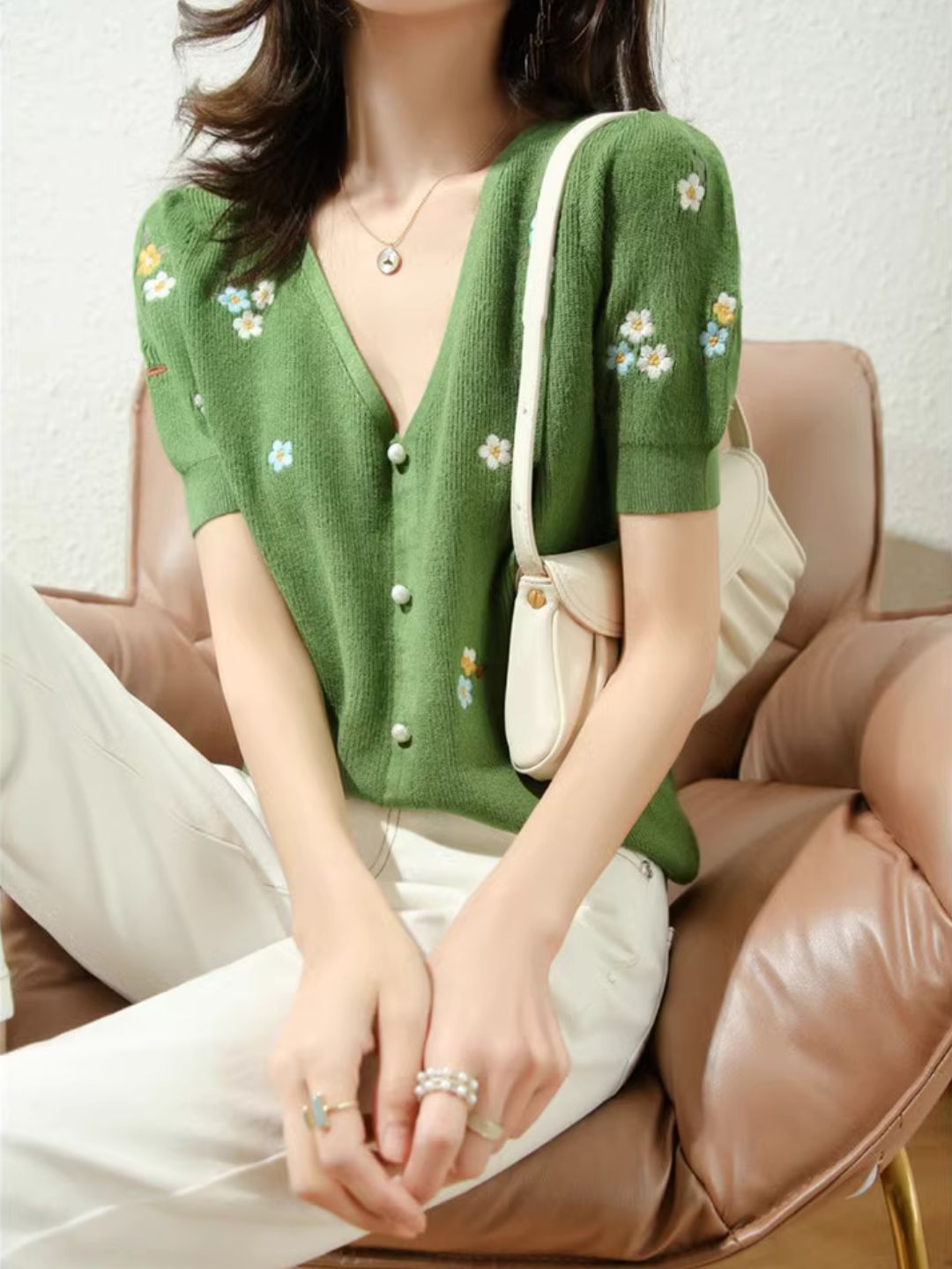 Embroidered Flower Knitted V-neck T-shirt