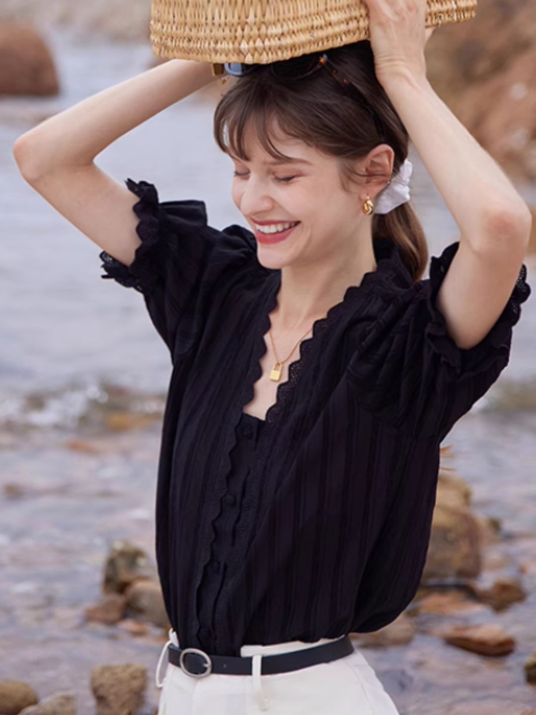 Lace V-neck Short-sleeved Shirt-Black