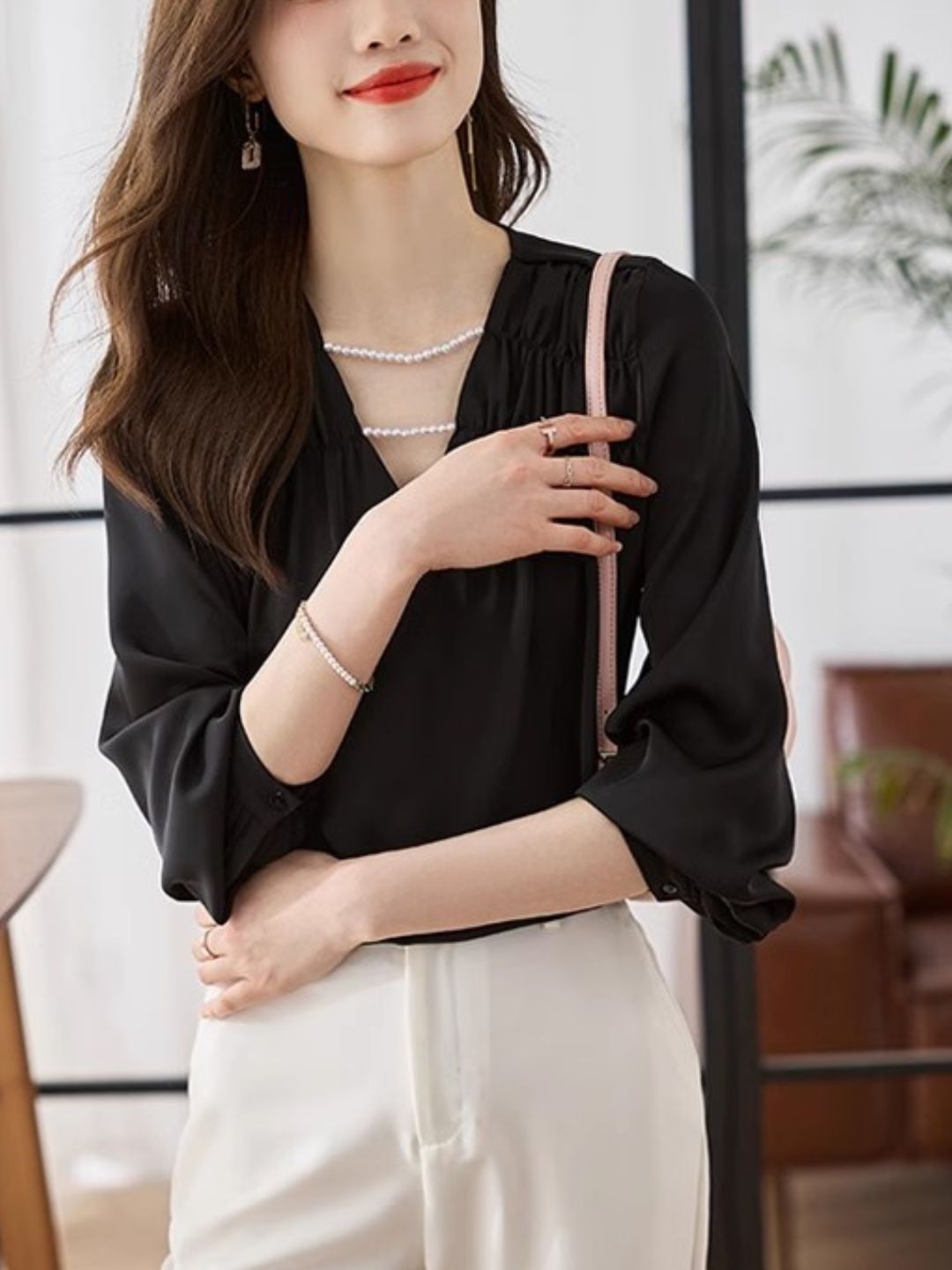 Versatile Pearl Chain Chic Top